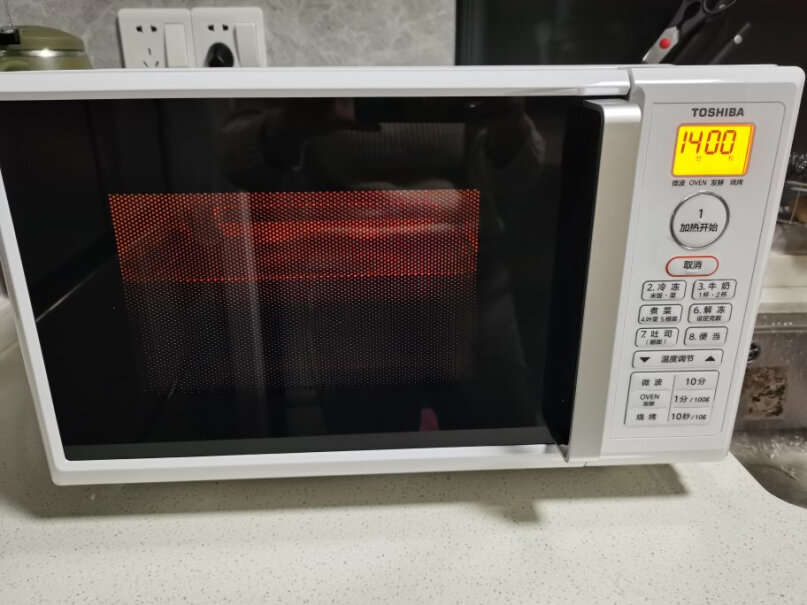 东芝TOSHIBA家用智能微波炉电烤箱烧烤功能怎么样啊 能核专门的烤箱比吗？烤出来的效果好吗？