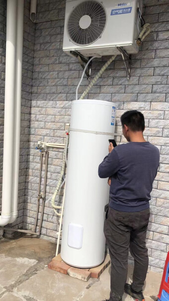 海尔空气能热水器家用200升纯空气能加热两个浴室间隔距离远，远的那个出热水需要多长时间？也就是会浪费多少冷水后才出热水？