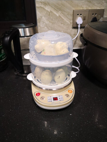 小熊煮蛋器蒸蛋器蒸笼是啥子材料的。