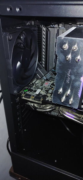 追风者phanteksp500a机箱前置风扇能藏进前面板吗?