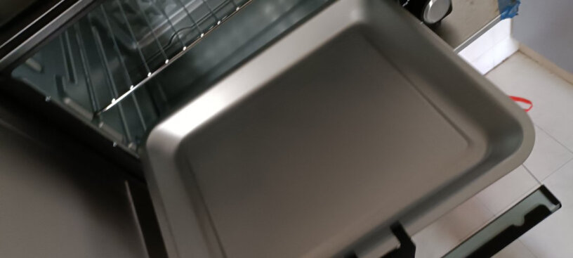 格兰仕（Galanz电烤箱烤箱能不能像微波炉一样使用，是不是像微波炉一样有不能放进去的容器？
