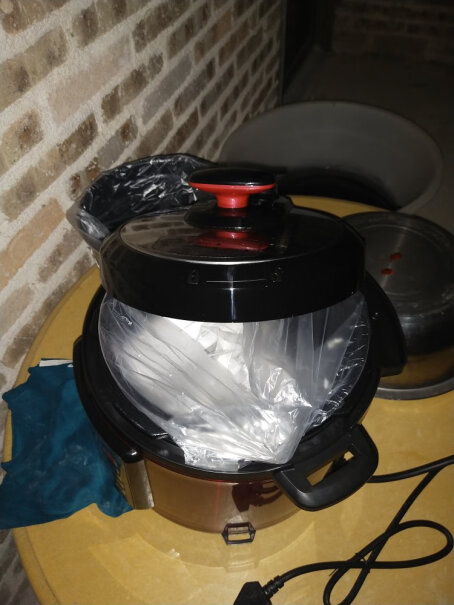 美的电压力锅家用5L双胆高压锅高压煮汤锅智能多功能电饭煲请问，这是双胆吗？