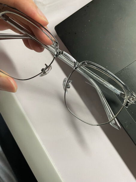 依视路钻晶A4单光眼镜片1.60好用吗？真相揭秘实际情况！