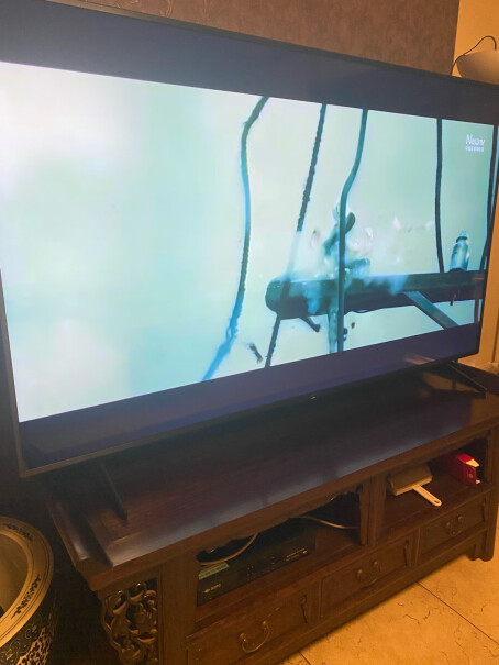 索尼KD-75X80我家坐沙发到电视墙距离2.5米可以买75寸吗？