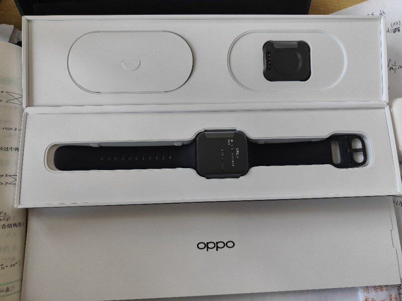 OPPO Watch 2 eSIM星蓝46mm屏幕耐划痕吗 是否要贴膜？