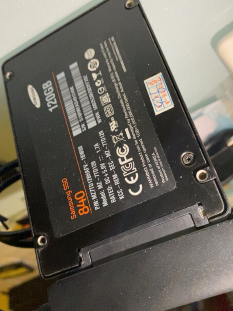 绿联（UGREEN）12V2A多功能充电器20359数据线插入硬盘后该怎么拔下来？