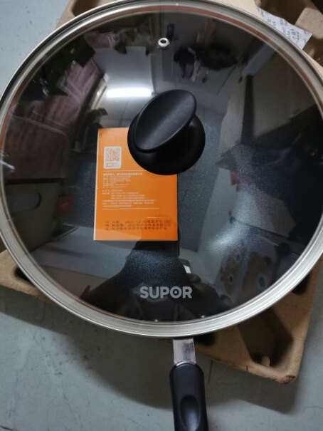 苏泊尔煎锅炒菜锅SUPOR易洁30cmEC30SP01炒锅电磁炉刚买一次饭没做锅底就掉漆了，正常吗？