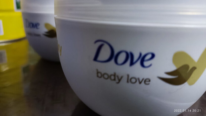 多芬Dove身体乳万能霜75ml清爽补水保湿滋润跟多芬蓝色瓶沐浴露味道像嘛？