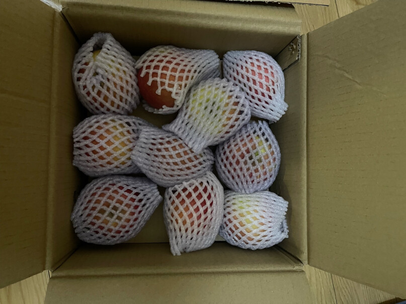 新疆阿克苏苹果5kg礼盒单果160-200g这个好吃还是农夫山泉好吃？