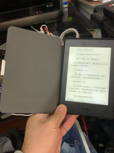 Kindle PW 8G阅读器-书卷礼盒关灯看会伤眼睛吗？