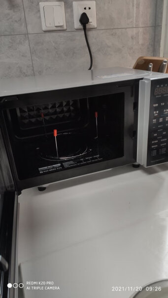 美的变频微波炉家用微烤一体机烧烤的功能请问可以放铁盘吗？
