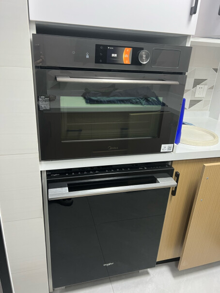 美的王爵嵌入式蒸箱烤箱一体机各位买的朋友，使用时会不会满厨房的蒸汽？