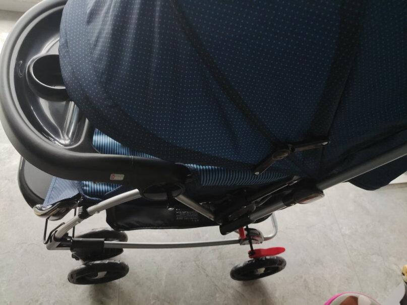 gb好孩子婴儿推车安全带是什么样式的 可拆卸吗？