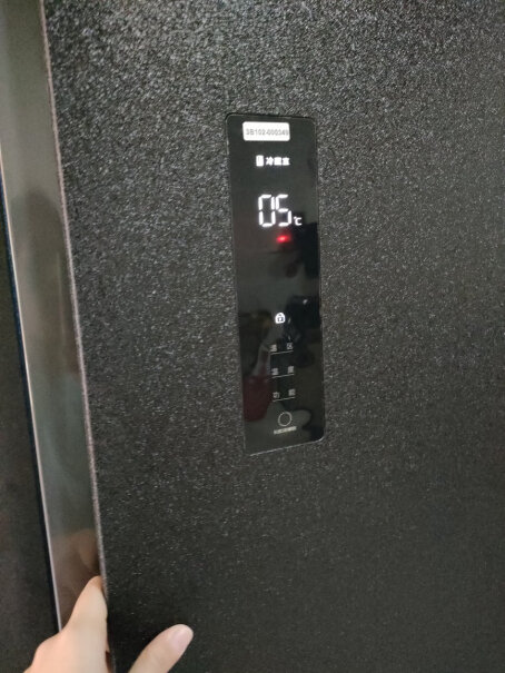 双开门TCL646养鲜WIFI智控无霜小家风冷冰箱通电 怎么两边会发热 如果长时间使用 会有影响吗？