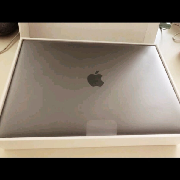 AppleMacBook这个键盘漏光是正常现象吗？