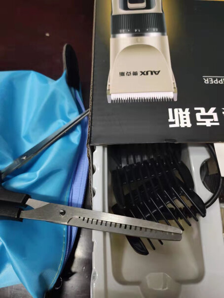奥克斯剃头理发器电推子成人电推剪婴儿电动剪发器刀头怎么卸`清洗一下？
