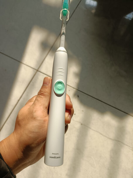 飞利浦PHILIPS电动牙刷充电要多久呢，第一次充多久，以后充多久，怎么知道充满电了？