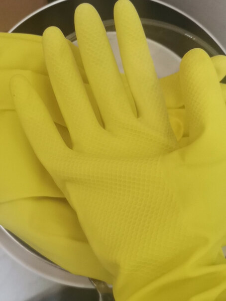 云洁加厚耐用乳胶手套2双装中号防腐蚀吗？ 想消毒物品用。