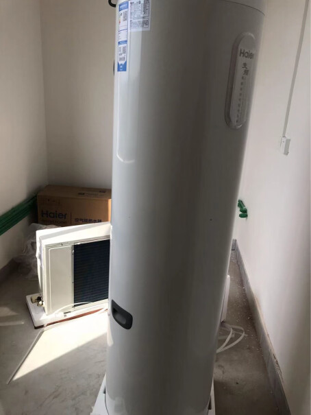 海尔空气能热水器家用200升纯空气能加热我看了视频，好像还要排水管排水，是吗？