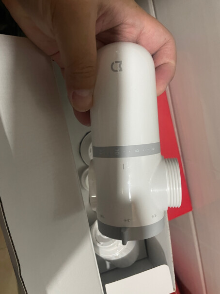 小米水龙头净水器滤水器自来水过滤器净水原水花洒旋钮很重，拧着有点费力，是正常的吗？