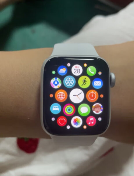 Apple Watch SE 2022款手表蜂窝版功能全开的情况下，续航是多久啊，胡歌们？