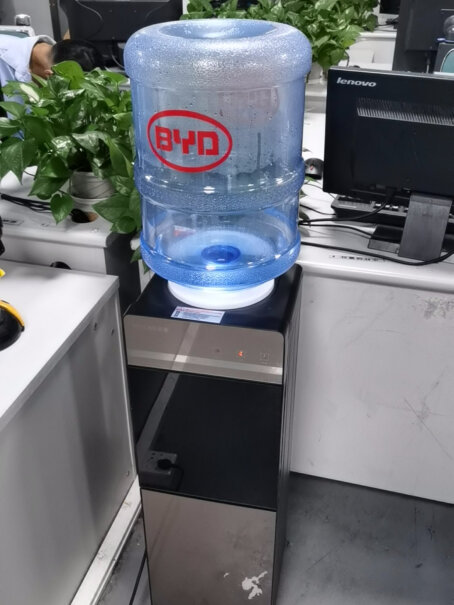 美菱饮水机家用立式办公双开门柜式温热型饮水器MY-L109有异味吗？