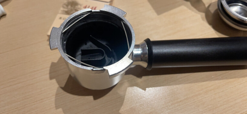 德龙半自动咖啡机家用商用办公室泵压式这款机器打奶泡的喷嘴是几孔的？
