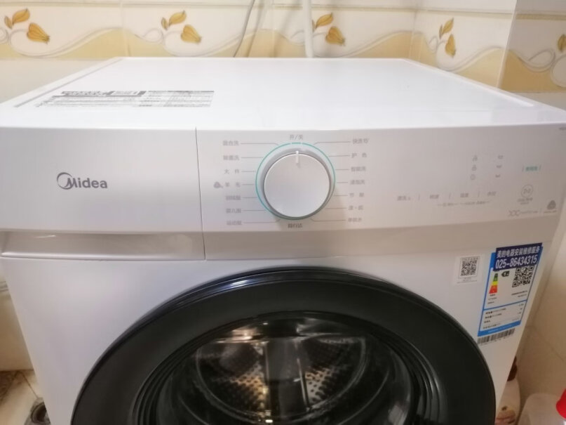 美的京品家电滚筒洗衣机全自动洗完会有泡泡残留在门上吗？