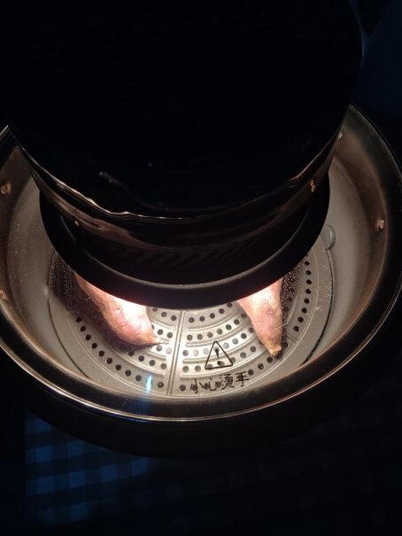 苏泊尔空气炸锅家用6L大容量智能电炸锅无油低脂煎炸第一次使用那个闸板上，那个塑料用不用塑料脚用不用去掉？