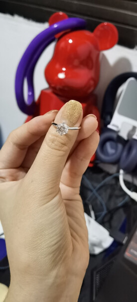 米乐琪六爪皇冠莫桑钻戒指女订结求婚戒指纪念日生日礼物掉色吗？