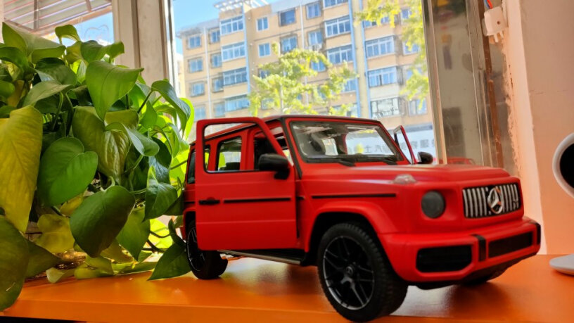 星辉Rastar遥控车男孩儿童玩具车模梅赛德斯奔驰G63模型是不是充电的？