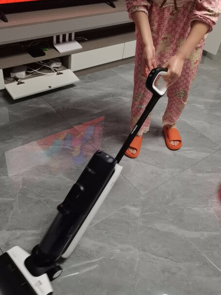 添可TINECO无线智能洗地机芙万2.0LED家用扫地机吸拖一体手持吸尘器好用吗？拖得干净吗？拖扫一体的机器人好还是这种好？