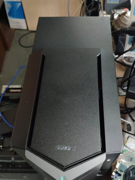 宏碁暗影骑士·崭N98游戏电脑水冷主机11代i7-11700显卡是什么型号，3个风扇还是2个风扇？
