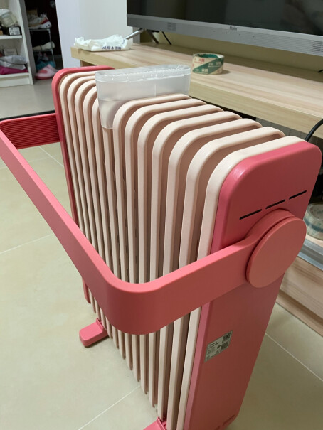 美的取暖器白色和粉色功能有区别吗？价格差距这么多？