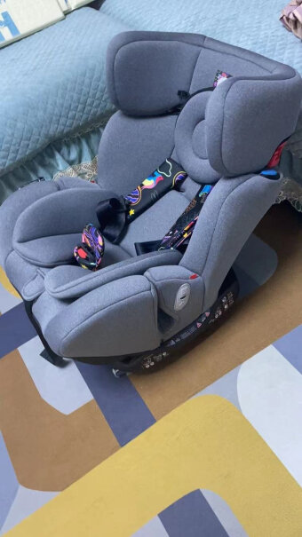 好孩子儿童婴儿安全座椅0-4-7-12岁舒适度怎么样 会不会硬啊 是塑料壳吗？
