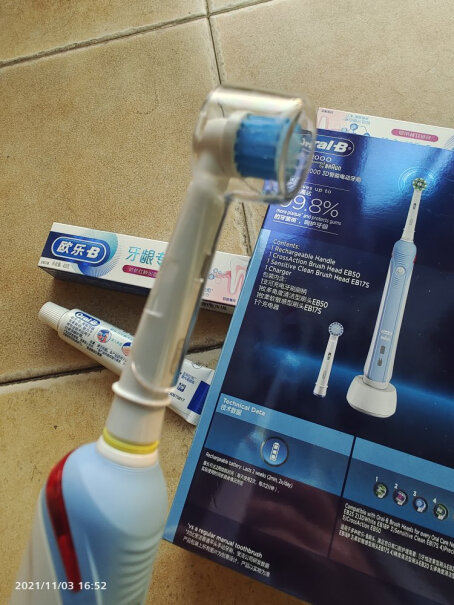 欧乐B电动牙刷成人小圆头牙刷情侣礼物3D声波旋转摆动充电式D12的牙刷可以用在这款上么？