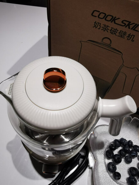 厨技奶茶破壁机家用豆浆机小型迷你静音有送杯刷吗？