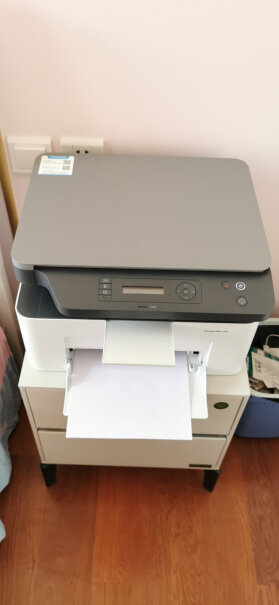 惠普136w锐系列黑白激光多功能一体机安桌系统的手机可以无线打印吗？