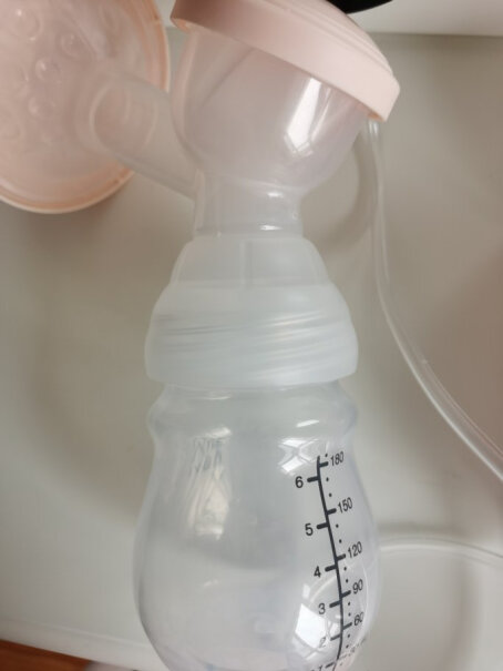新贝电动吸奶器带哺乳灯硅胶有异味么？