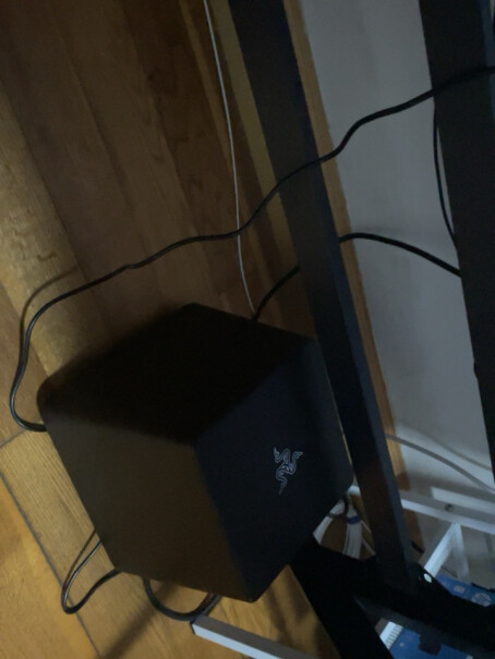 雷蛇利维坦巨兽5.1声道杜比环绕声条形桌面音响问下有电流声，你们也这样吗？