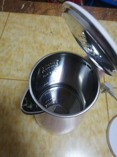 美的电水壶304不锈钢电热水壶养生壶烧热水有味道吗？