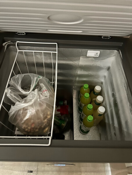 美菱100升顶开门BC/BD-100DT小冷柜我家的冰柜底部出水是什么情况？