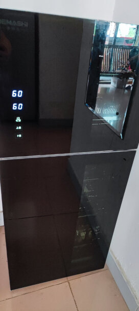 德玛仕杀菌率99.99%消毒柜家用这个消毒柜一共是五层吗？