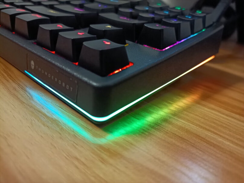 雷神有线游戏机械键盘红轴KG3089R幻彩版这款键盘可以换键帽吗？