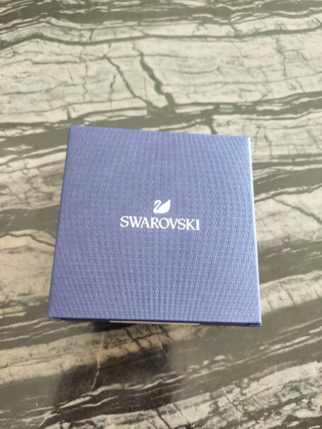 SWAROVSKI小号天鹅项链链子是什么材质的？