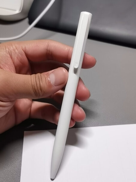 小米巨能写中性笔10支装笔杆直径是多少？会不会太细握起来不舒服？