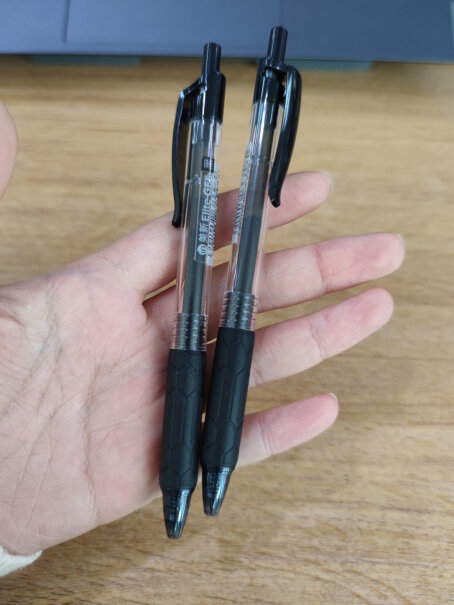笔类晨光M&G文具0.5mm黑色中性笔精品按动签字笔网友点评,好不好？