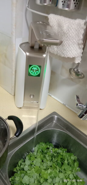 易开得净水器家用直饮厨房大通量自来水龙头过滤器过滤后还有水碱吗？