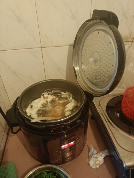 美菱电压力锅智能预约家用电饭锅一锅多用这个锅有蒸笼吗？
