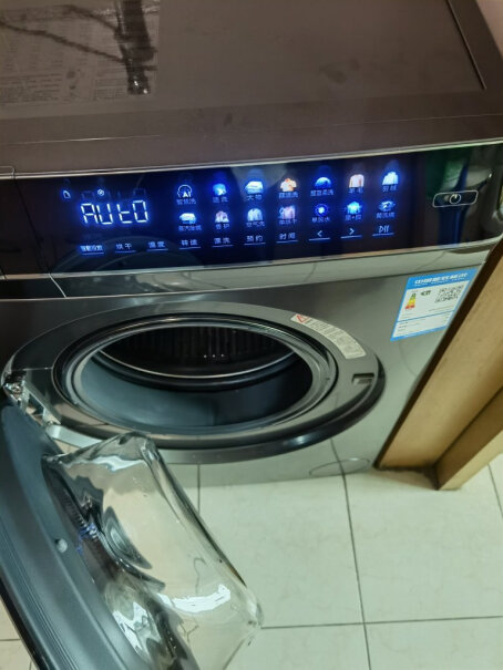 海尔滚筒洗衣机全自动10公斤洗烘一体烘干有橡胶味吗？